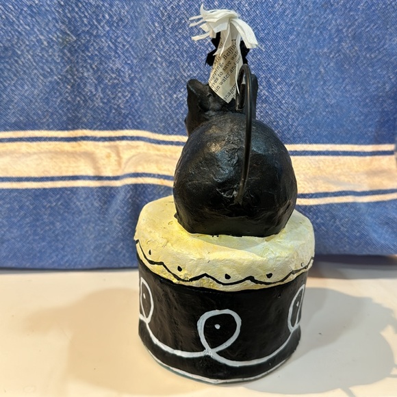 Vintage Black Cat Paper Mache Candy Box. Folk Art. 7 1/2” tall & 4” round. - Picture 3 of 14